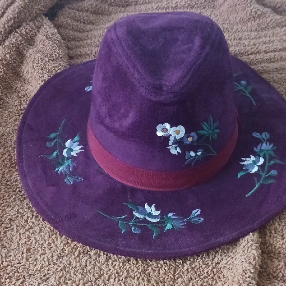 BURGANDY EMBROIDERED Floral Women's Hat
